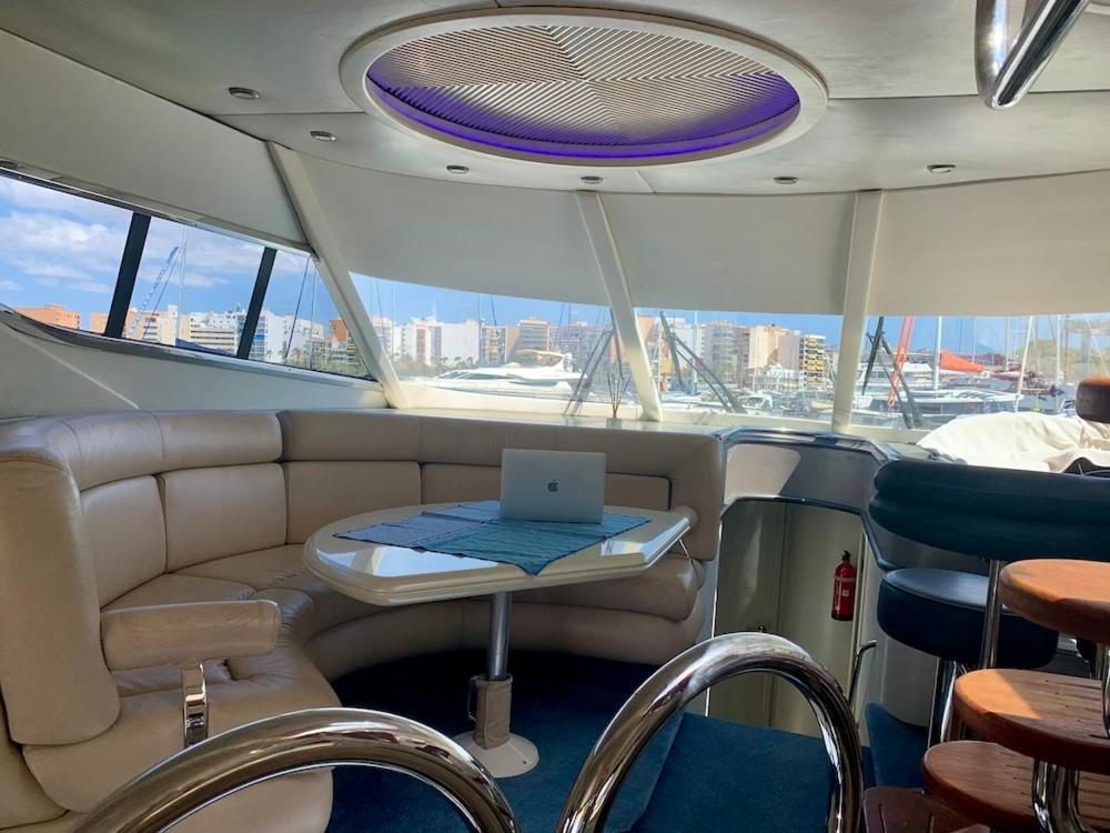 Bådhotel Yacht 18m Sunseeker In Mallorca Mit Fruehstueck & Bordcrew *