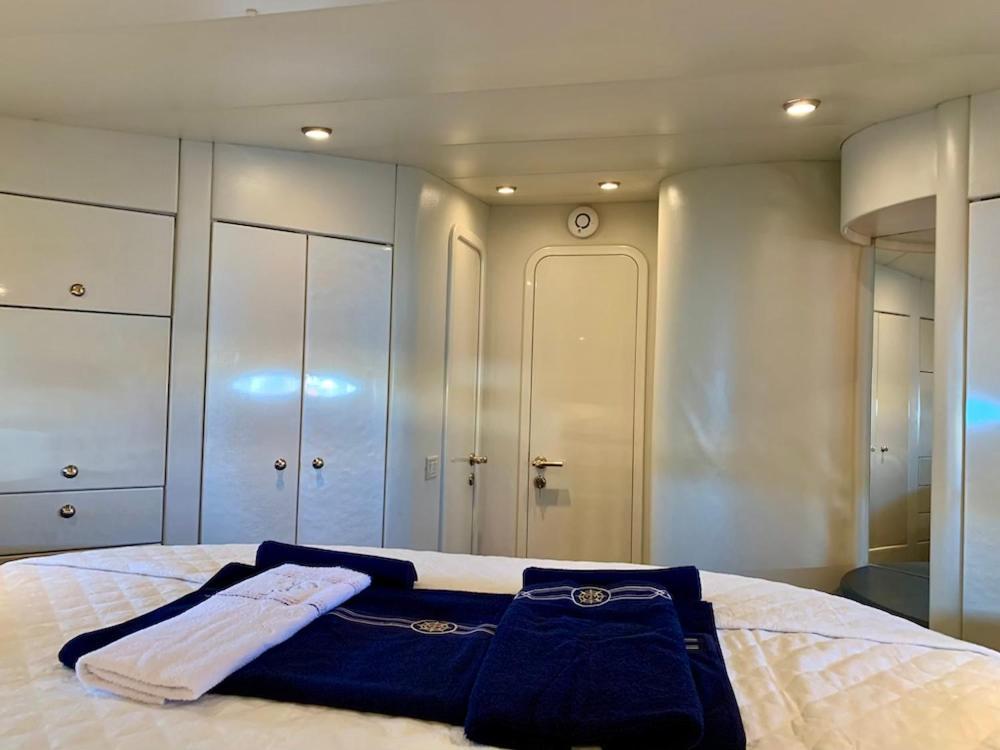 Bådhotel Yacht 18m Sunseeker In Mallorca Mit Fruehstueck & Bordcrew